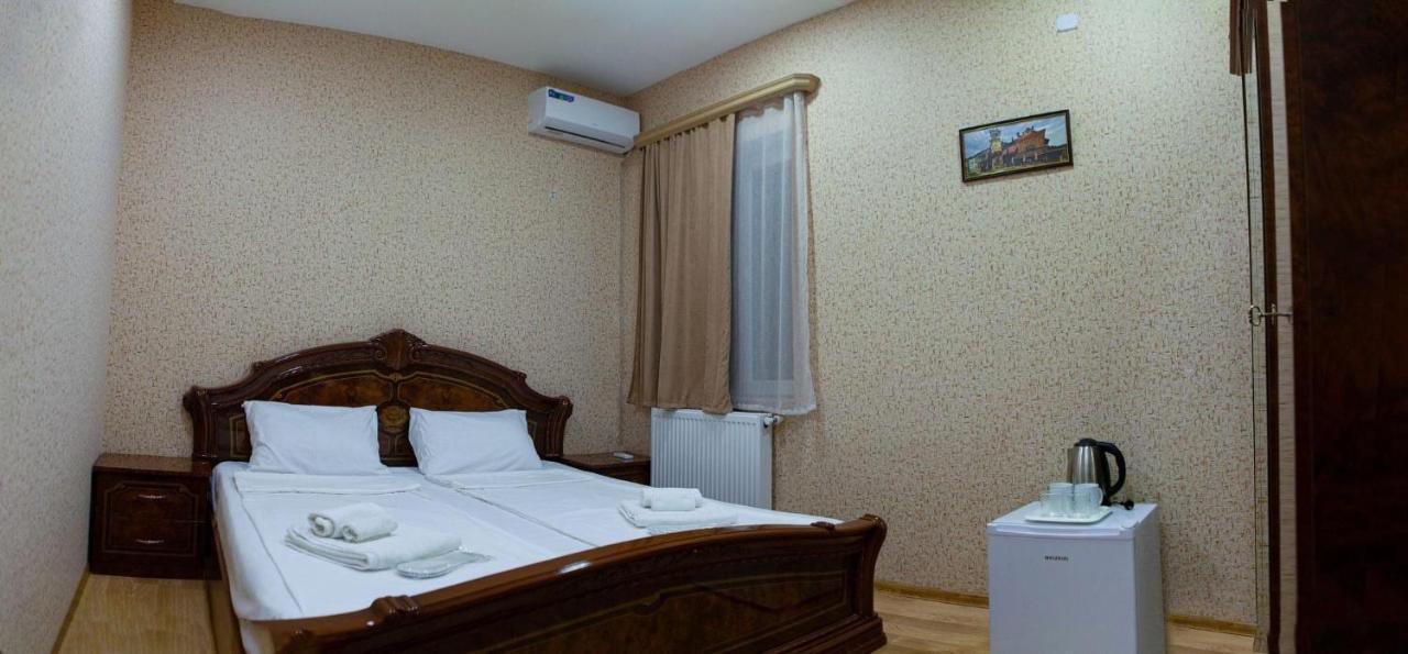 Twins Hotel Tbilisi Buitenkant foto