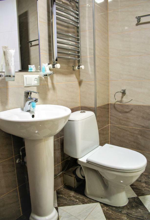 Twins Hotel Tbilisi Buitenkant foto