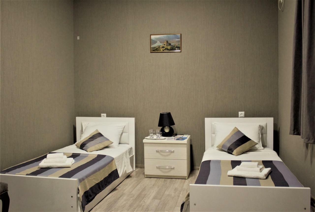 Twins Hotel Tbilisi Buitenkant foto
