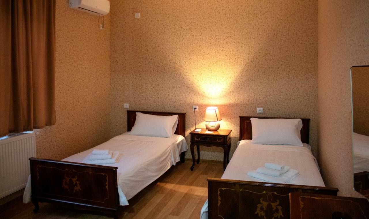 Twins Hotel Tbilisi Buitenkant foto