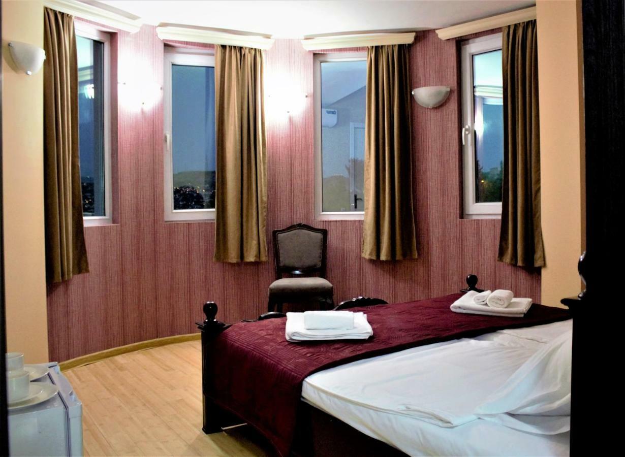 Twins Hotel Tbilisi Buitenkant foto